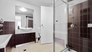Shower, hair dryer - Oceanic Stay in central Cowes (Cowes)