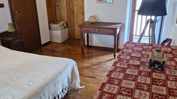 1 bedroom, iron/ironing board, internet, bed sheets