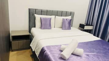 Een kluis op de kamer, een bureau, een laptopwerkplek