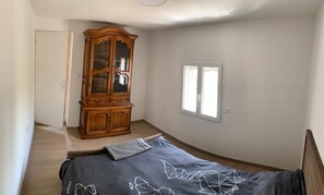 Unclassified image, 4 of 6, button - Vrbo Property (Beaucaire)