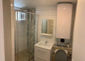 Unclassified image, 3 of 6, button - Vrbo Property (Beaucaire)