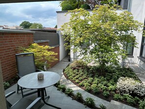 Outdoor dining - Apartment “Garten Room” with Lake View, Shared Terrace and Wi-Fi (Malchow)