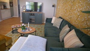 TV - Apartment “Garten Room” with Lake View, Shared Terrace and Wi-Fi (Malchow)