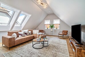 TV - Apartment "Seeterrasse" with Lake View, Shared Terrace and Wi-Fi (Malchow)