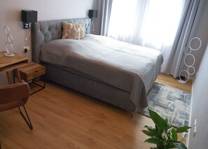2 habitaciones, tabla de planchar con plancha, wifi y ropa de cama 