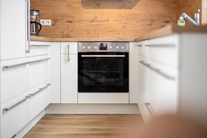 Kühlschrank, Ofen, Herdplatte, Geschirrspüler