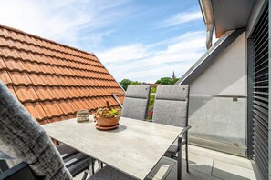 Outdoor dining - Apartment "Seeterrasse" with Lake View, Shared Terrace and Wi-Fi (Malchow)