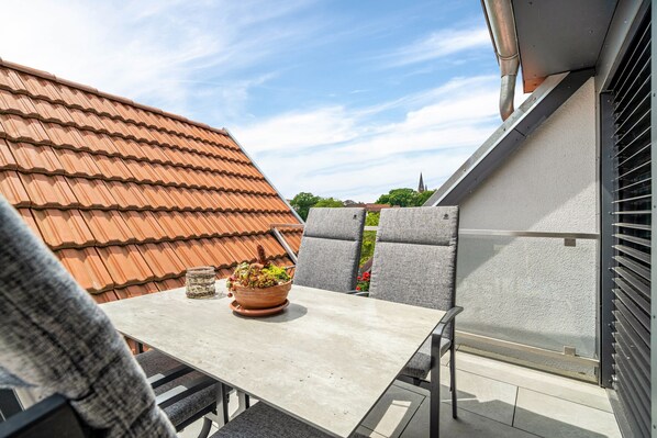 Outdoor dining - Apartment "Seeterrasse" with Lake View, Shared Terrace and Wi-Fi (Malchow)