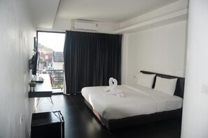 Basic Double Room, Balcony, City View | Free WiFi - AZZ Hotel (Chiang Mai)