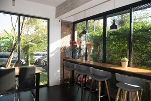 Standard Triple Room - AZZ Hotel (Chang Klan)