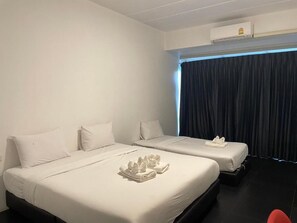 Standard Triple Room - AZZ Hotel (Chang Klan)