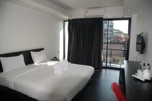 Basic Double Room, Balcony, City View - AZZ Hotel (Chang Klan)