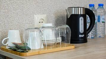 Quarto casal conforto, sacada, vista para a cidade | Café e/ou cafeteira