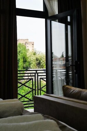 Comfort Double Room, Balcony, City View - Hotel K124 (Kutaisi)