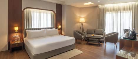 Junior Studio Suite | In-room safe, iron/ironing board, free WiFi