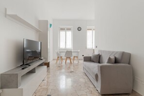Living area - GuestHost - Cozy 45m2 apartment, ideal for 3 people, located on the ground floor of a building.The accommodation is located within the Varesina district, a popular, multi-ethnic and constantly evolving neighborhood, which maintains a historical link with (Milan)