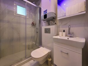 Dusche, Handtücher, Seife, Toilettenpapier