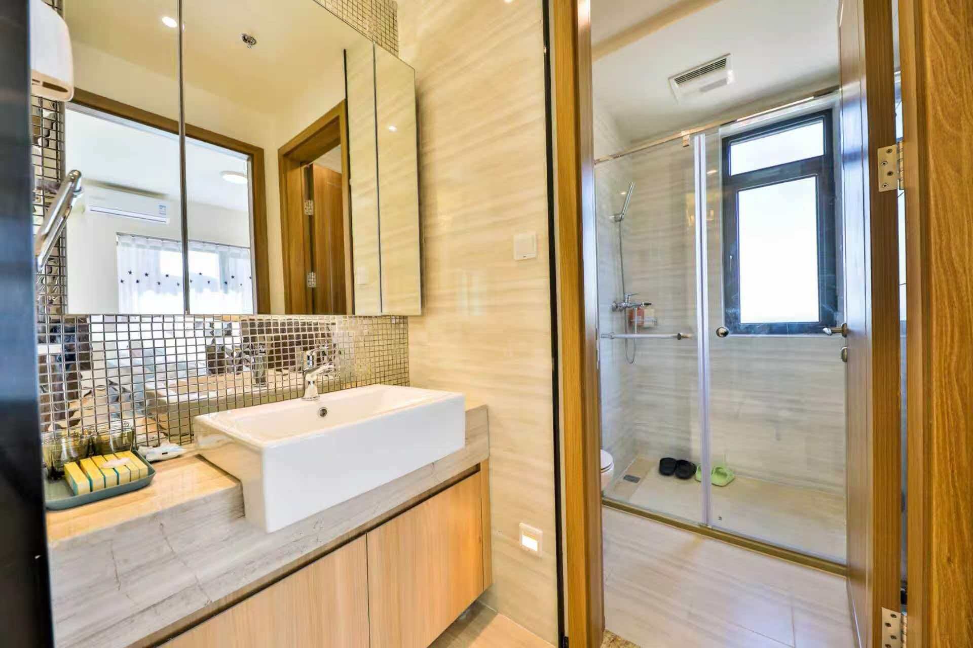 تجهيزات دش، مستلزمات مجانية للعناية الشخصية، مجففات شعر، مناشف