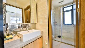 Shower, free toiletries, hair dryer, towels