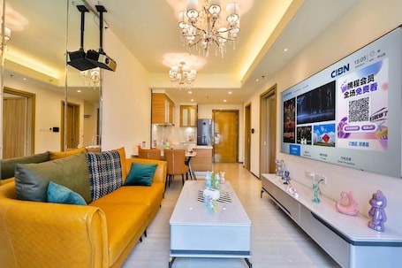 Grand Suite, City View | Living room. Dalian Jianan gongguan Seaview Hotel