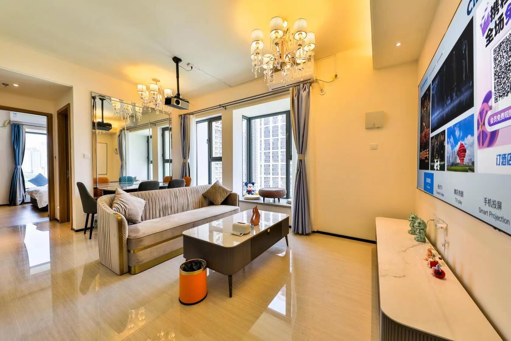 Executive Suite, City View | Living room