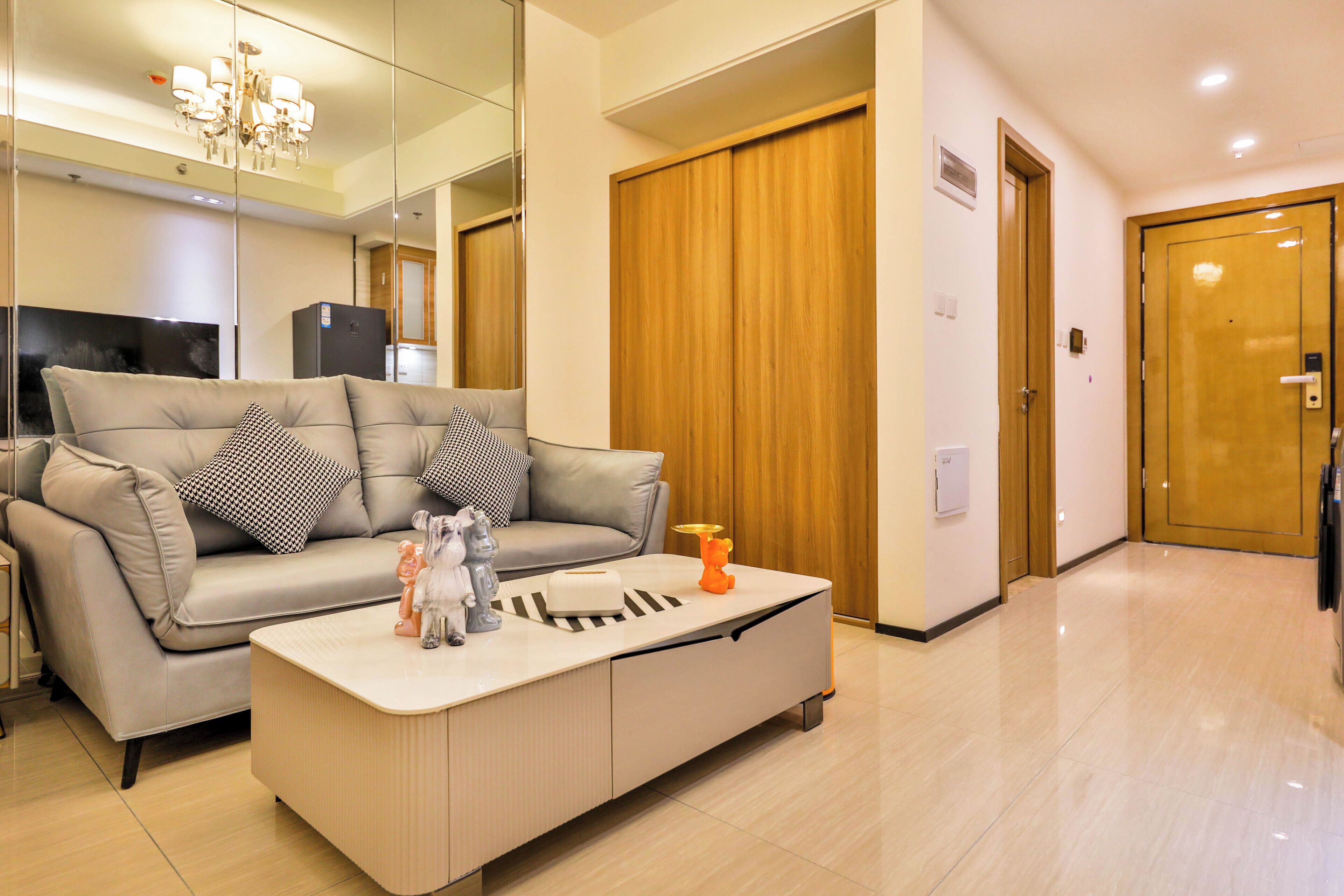 Basic Double Room, City View | Living area