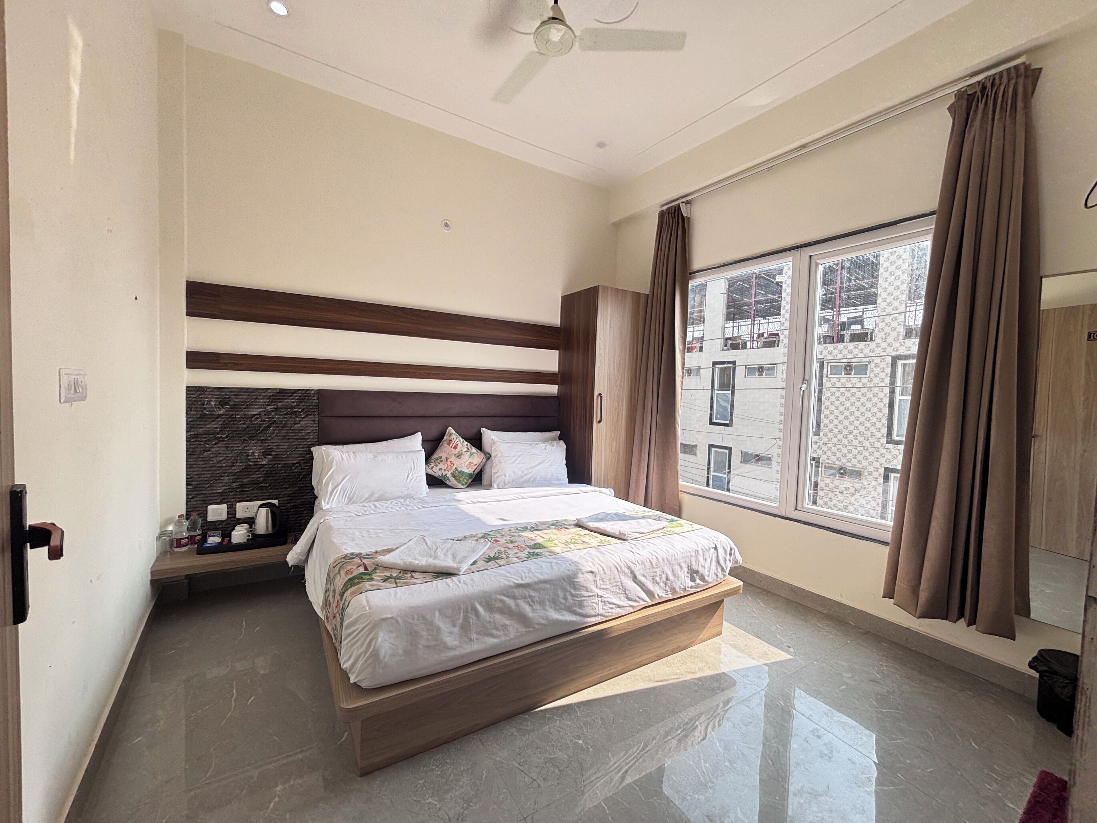 Deluxe Room, Balcony, City View