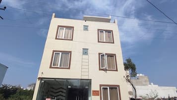 Fachada de la propiedad