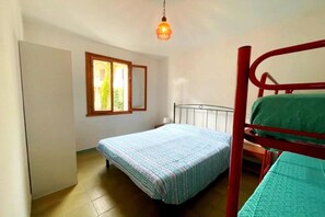 1 bedroom, free WiFi - Holiday Getaway for 5 near the Beach (Rosolina Mare RO)