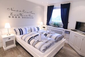 Unclassified image, 3 of 23, button - Käpt'n Hörnchen - Sylt is a valuable habitat and beneficial vacation spot, a (Hörnum (Sylt))