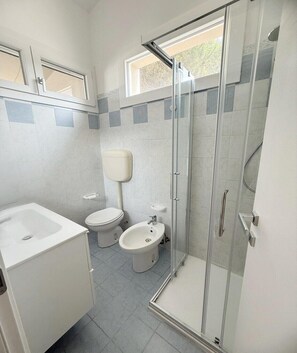 Shower - Rosolina Apartment Near Porto Caleri (Rosolina Mare RO)