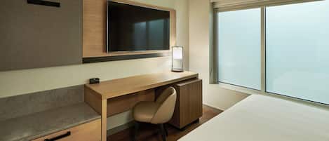 Suite, 1 Bedroom, Corner (King w Sofabed)