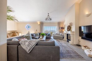 Smart TV - Luxurious Villa for 2 in Budens (Budens)