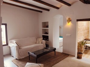 Living area - Charming townhouse with roof terrace, 3 bedrooms and 2 bathrooms (Xàbia)