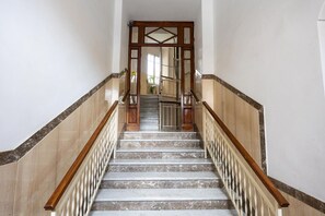 Interior - San Pietro Comfy Apartment by Rentbeat (Roma)