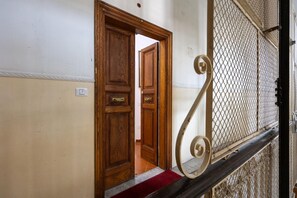 Interior - San Pietro Comfy Apartment by Rentbeat (Roma)