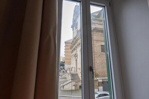 Interior - San Pietro Comfy Apartment by Rentbeat (Roma)
