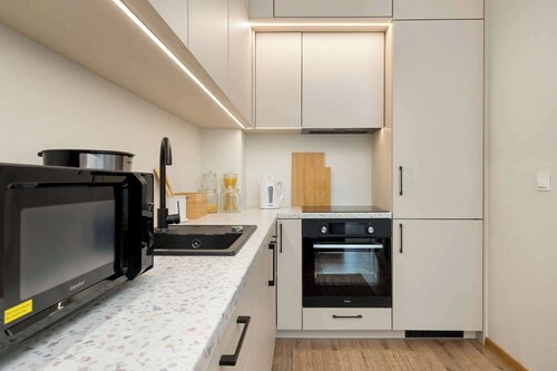 Bright Apartment | Private Garden and Parking