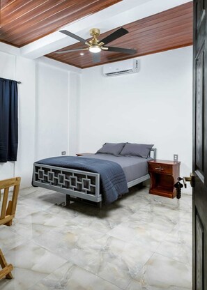 Työpöytä, ilmainen Wi-Fi