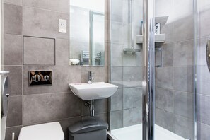 Bathroom - Alexander Fleming Hall Hoxton (London)