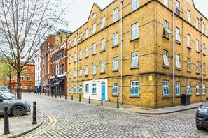 Exterior - Alexander Fleming Hall Hoxton (London)