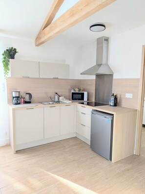 Unclassified image, 4 of 12, button