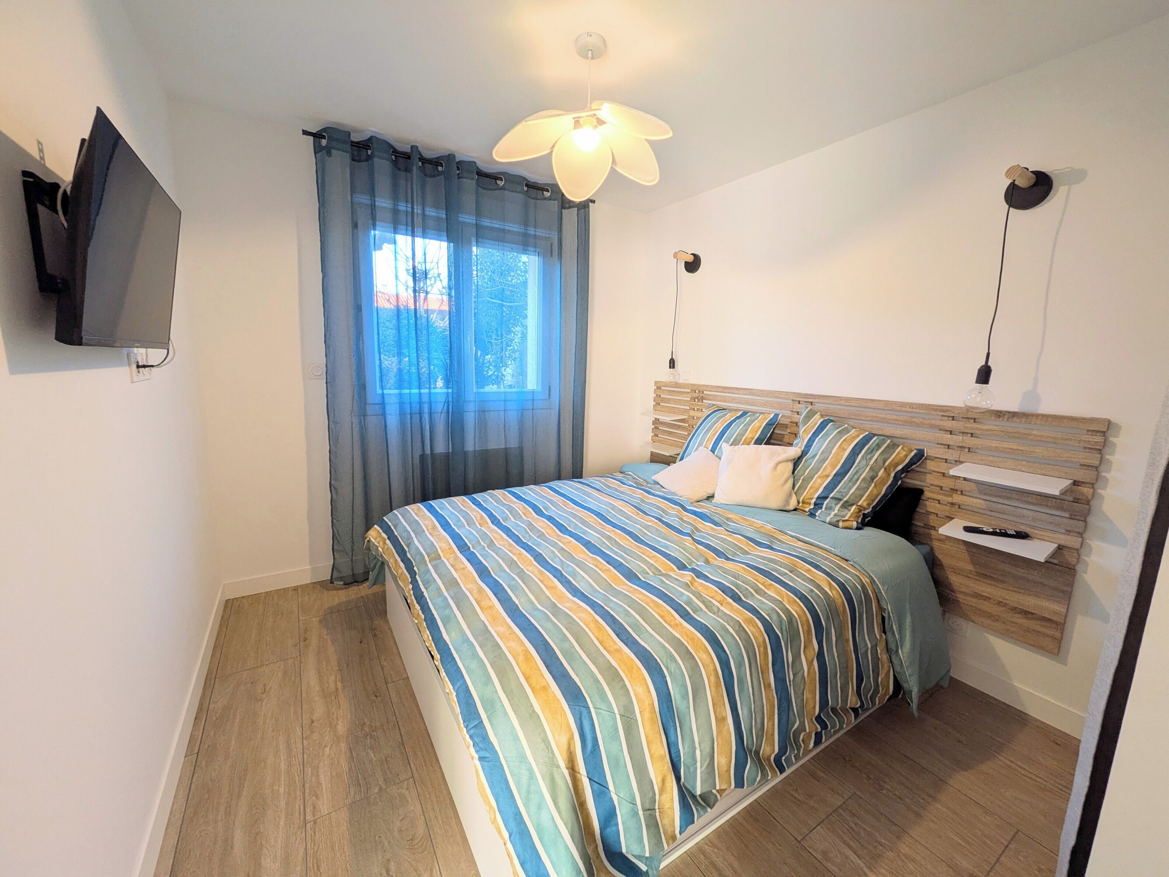 1 多间卧室、上网接入、床单