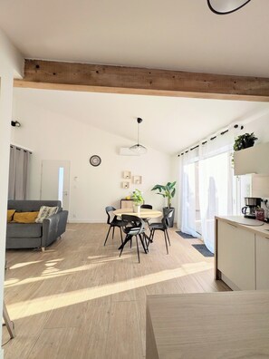 Unclassified image, 3 of 12, button