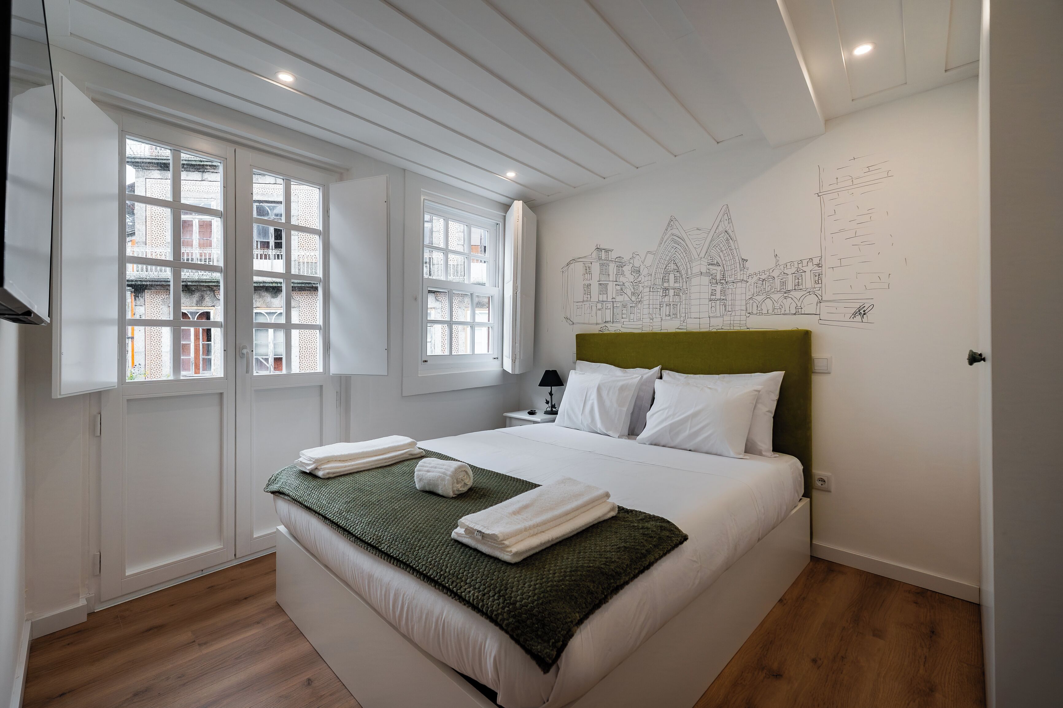 Iron/ironing board, free WiFi, bed sheets