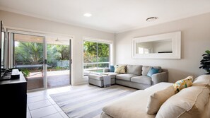 TV - Bay Views, Bush Setting and Heated Plunge Pool (WAGSTAFFE)