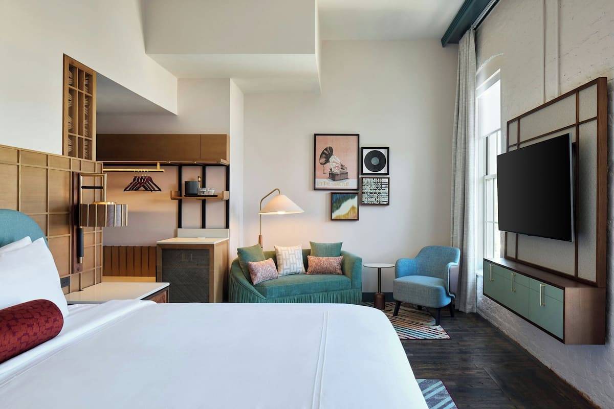 Studio, 1 King Bed | In-room safe, desk, travel crib, WiFi (free)