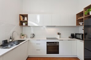 Fridge, microwave, oven, stovetop - Family Friendly North Perth Stay | Parkside Views | Walk to Cafes (North Perth)