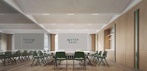 A conference room with a long table, chairs, and presentation screens. - EVEN Hotel Kunming Dianchi Lake by IHG (Kunming)
