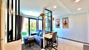 Unclassified image, 5 of 54, button